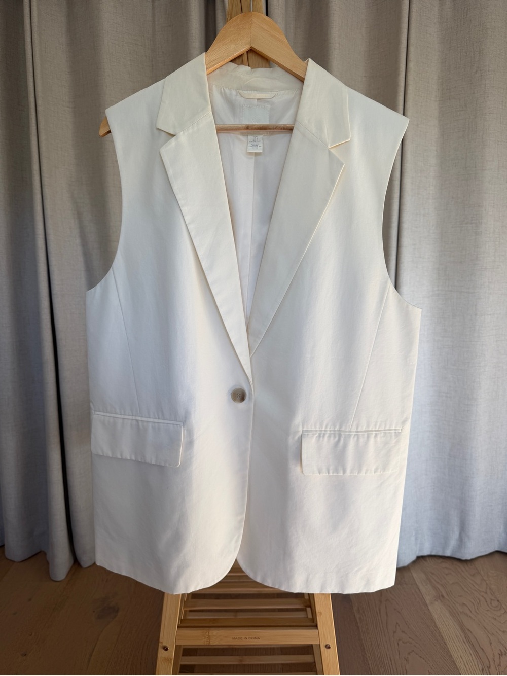 H&M Off-White Sleeveless Blazer Vest L